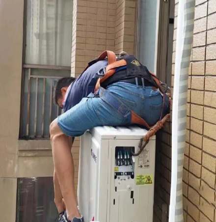 翠峦空调移机